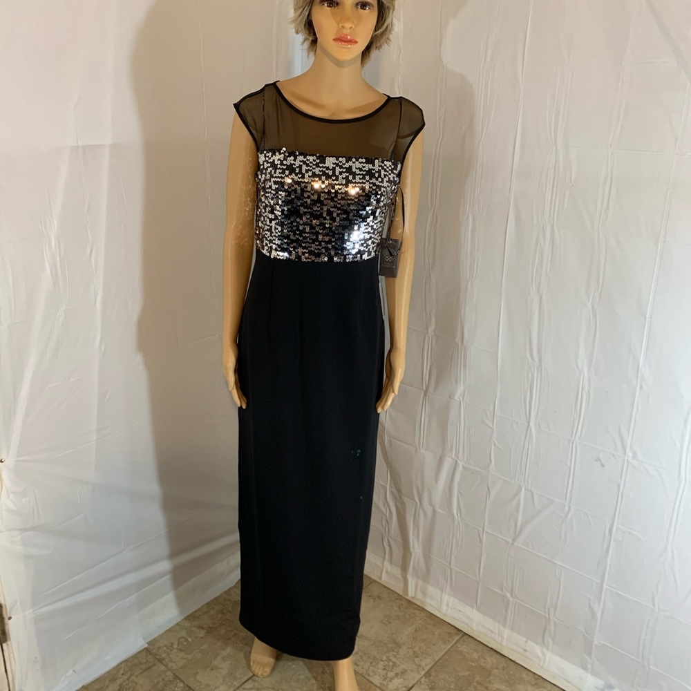 VINCE CAMUTO
Sequin & Mesh Bodice Column Gown